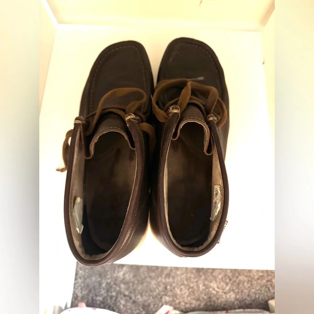 Clark’s Wallabees men’s size 9 brown tan